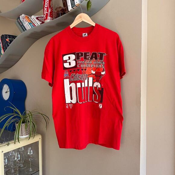 Vintage Chicago Bulls 3 Peat Shirt - Picture 1 of 7